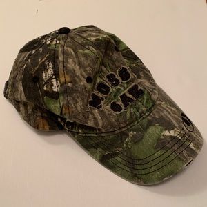 Camo Mossy Oak hat, new condition rarely worn